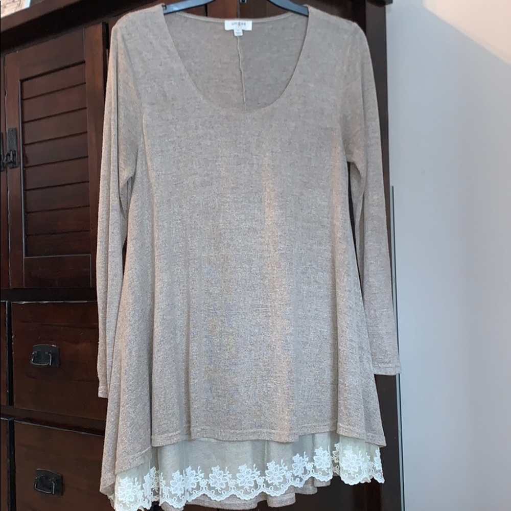 Women’s long sleeve dressy top